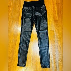 ✨ Assets by Spanx Faux Leather Leggings – Black – Size M ✨